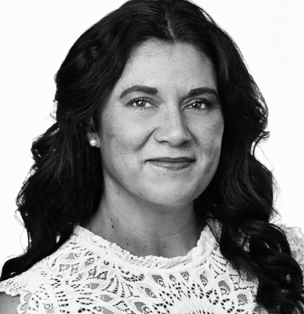 2022_1201-Rosie-Riley_21173_bw_crop-800×640-1